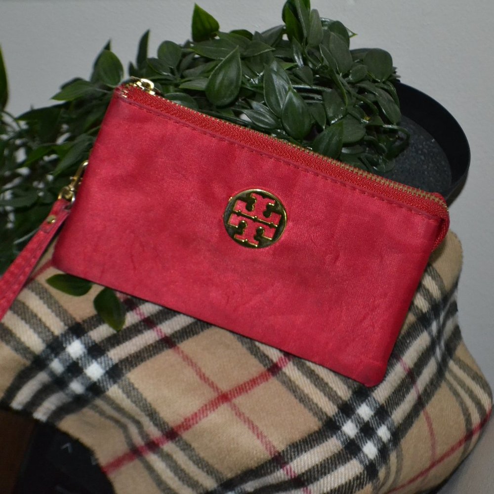 Tory burch wristlet